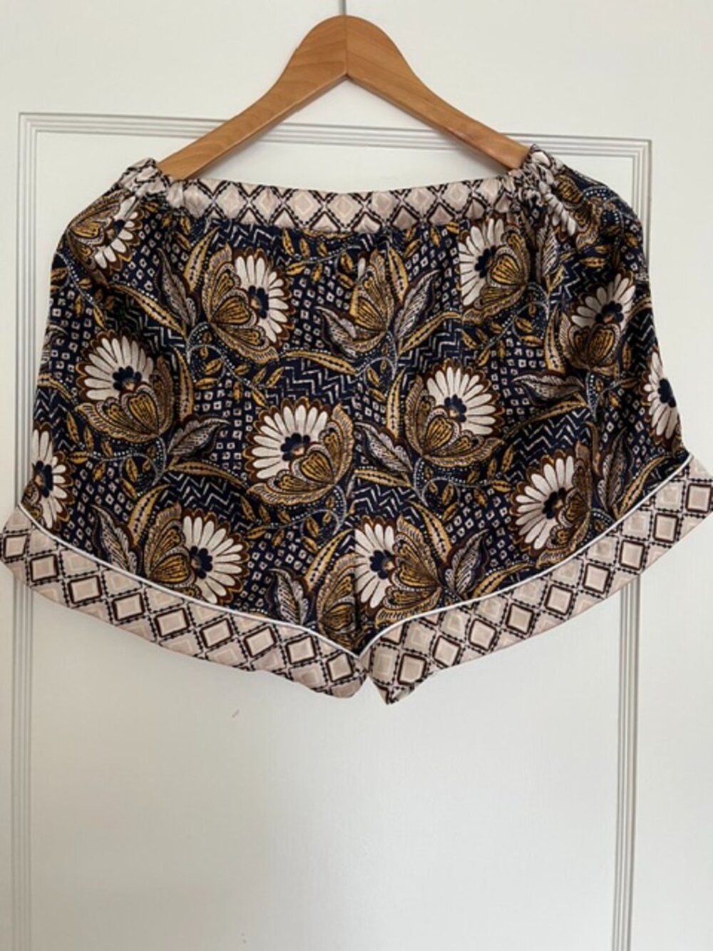 Rachel Zoe Two Piece Pajama Short Set in Blue Floral | Size Small - Picture 6 of 6
